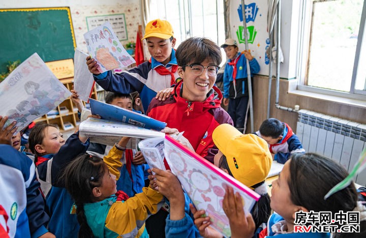 共绘雪域高原同心圆——第十批援藏和第五批援青工作纪实 共绘雪域高原同心圆——第十批援藏和第五批援青工作纪实