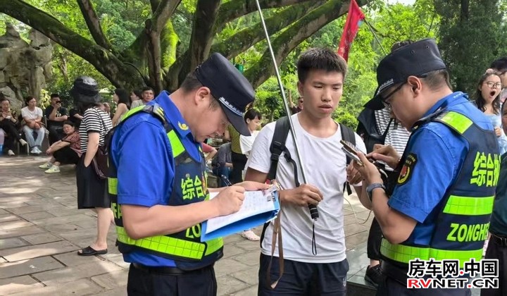 房车网 黄果树旅游区执法大队牵头拟定《黄果树旅游区旅游秩序综合整治实施方案》.jpg