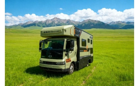 科发房车推出的比亚迪T5房车，以新能源底盘为核心，融合了长续航、低能耗与实用配置，为长途旅行提供了高效舒适的解决方案