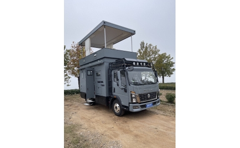 超大露台，做工扎实用料考究，胜航 HOWO 升降房车资深玩家测评