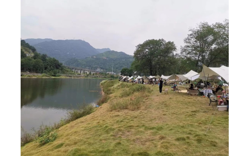 国庆假期露营持续火爆 业内人士喊话市民：当下流行“无痕露营”