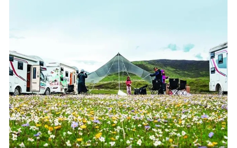 清明假期刚过，有房车租赁商反馈“五一”房车预订猛增，同比增长超3.5倍