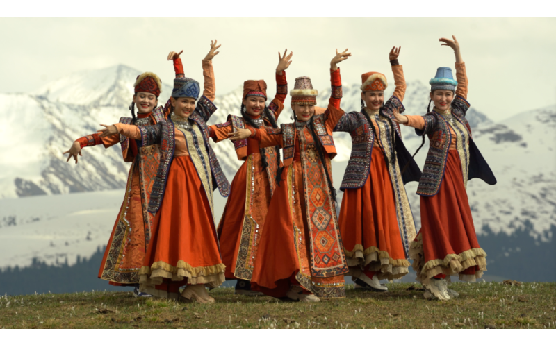 跟着江苏广播电视总台“房车电台”游特克斯