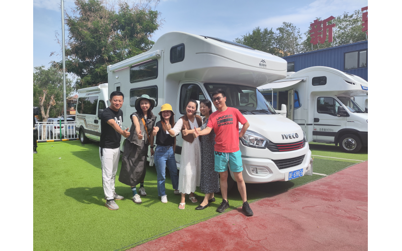 从租车市场火热看新疆旅游经济持续向好发展