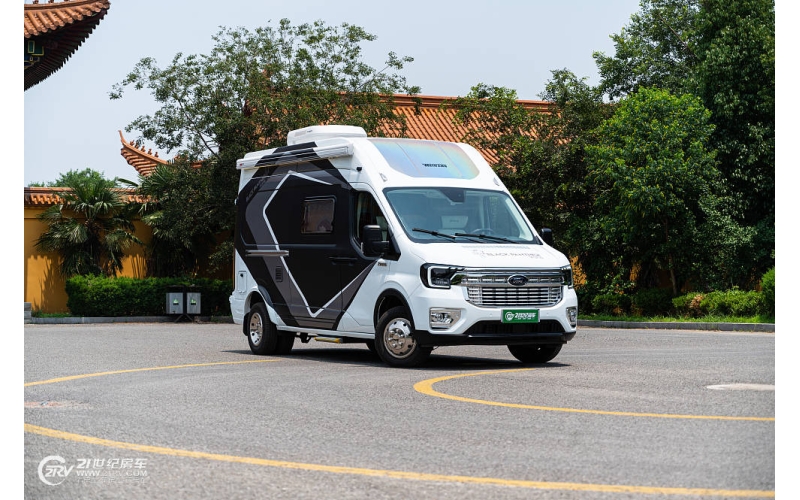 实拍卫航房车“黑豹”，带给你不一样的豪华美式大旅居！
