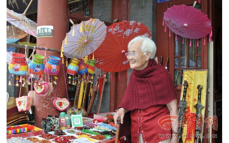 陕西省渭南市合阳县人习志勇开二手房车带着85岁母亲 四年四次游历黄河