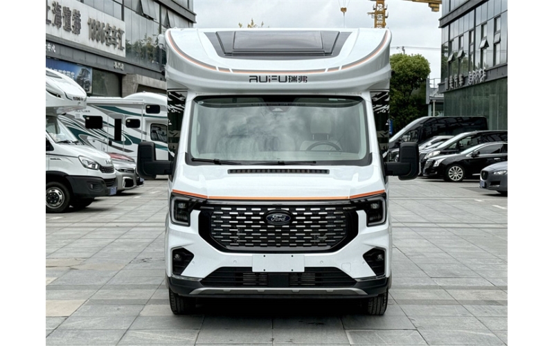 瑞弗福特T8小额头房车：商务旅居新选择，舒适与安全并存