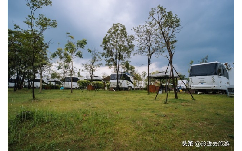 自驾5年实测：房车床车露营，还是设施齐全的收费营地香！