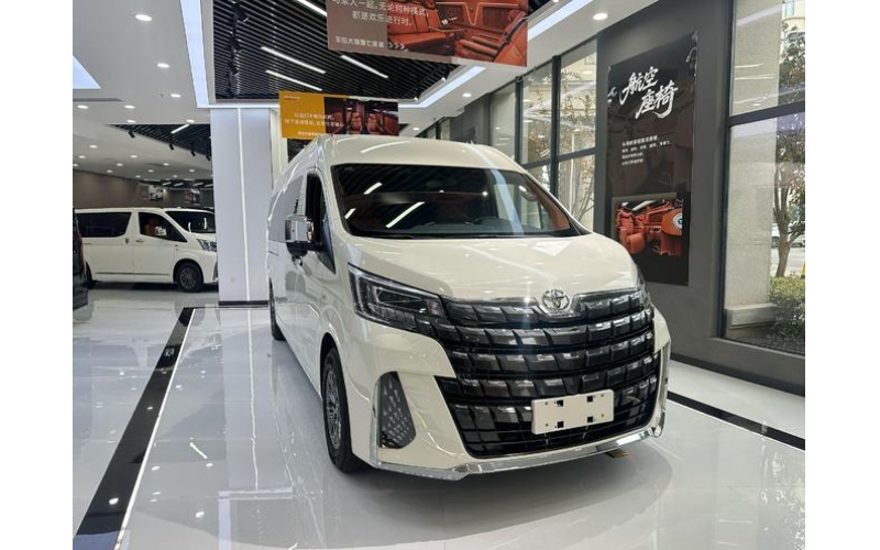 进口丰田海狮商务车，带卫生间的旅居版，过年出行不担心堵车