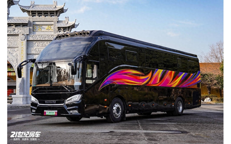 明星老板专属座驾！卫航流浪地球6，12米陆地移动豪宅大巴房车