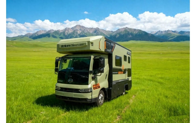 科发房车推出的比亚迪T5房车，以新能源底盘为核心，融合了长续航、低能耗与实用配置，为长途旅行提供了高效舒适的解决方案