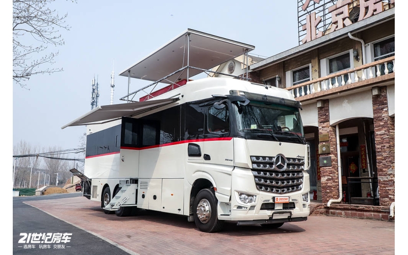 带电梯的12 米移动别墅！智点环游者房车，把豪华庄园搬上车