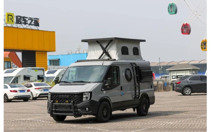 26.98 万阿满・闪电升顶 B 型房车｜小巧全能城市旅居房车